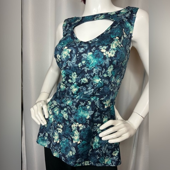 Torrid Peplum top - Picture 3 of 8